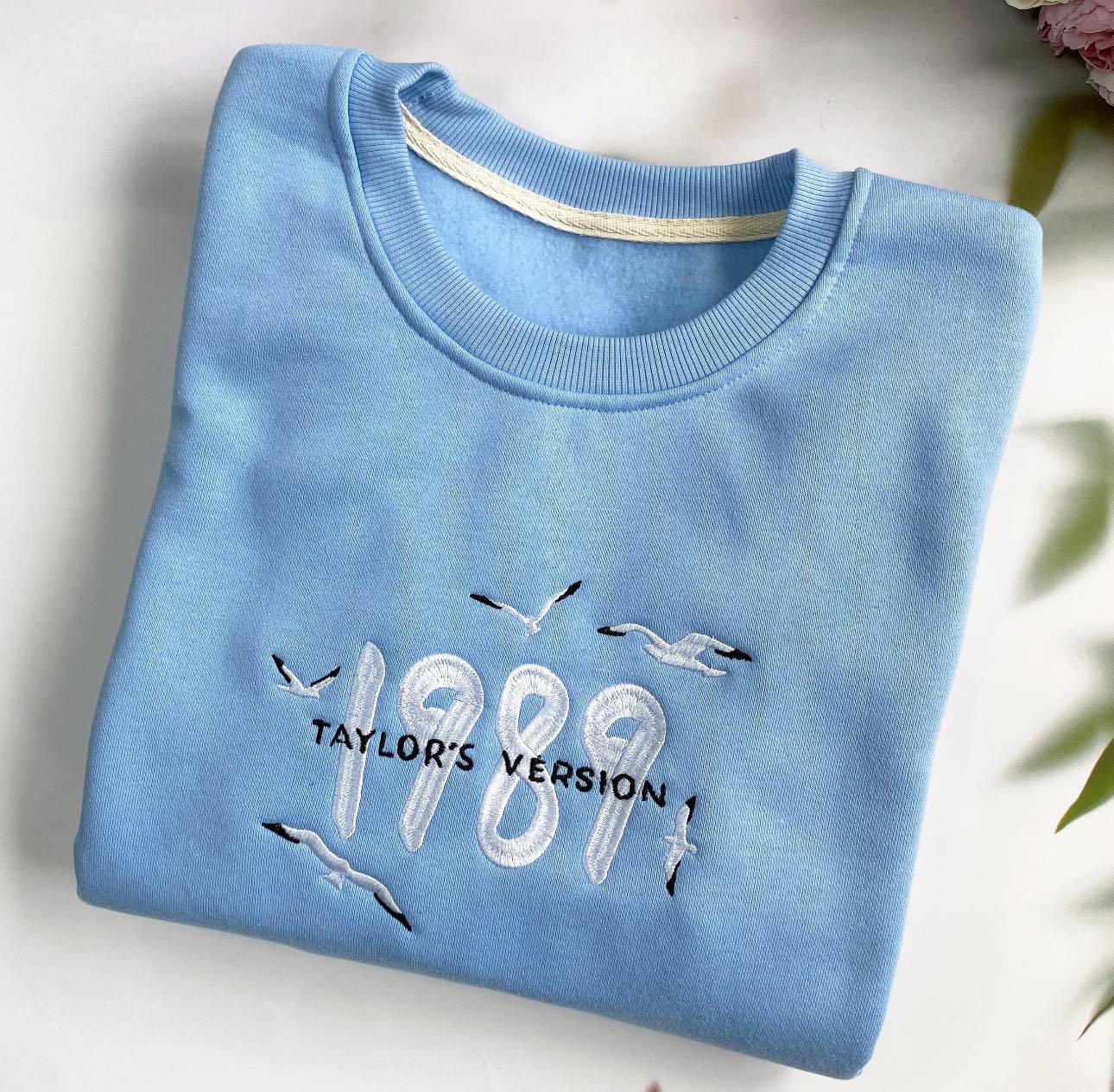 1989 TV Embroiderd Sweatshirt